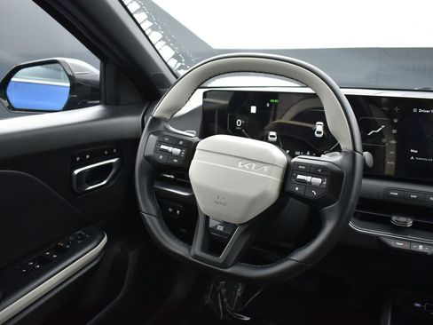 Certified 2025 Kia K4 GT-Line w/ GT-Line Premium Package image 19