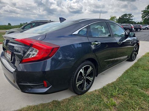 Used 2016 Honda Civic Touring image 4