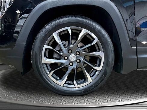 Used 2023 GMC Terrain SLT w/ Infotainment Package II FWD image 32