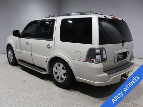 Used 2006 Lincoln Navigator Luxury AWD/4WD image 13