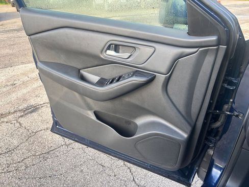 Used 2025 Nissan Rogue SV FWD image 18