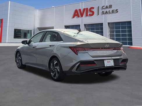 Used 2025 Hyundai Elantra SEL FWD image 3