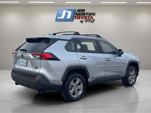 Used 2025 Toyota RAV4 XLE image 5