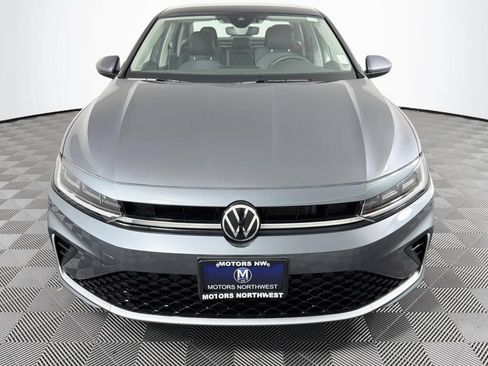 Used 2025 Volkswagen Jetta SE FWD image 2
