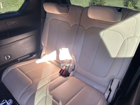 Used 2023 Jeep Grand Cherokee L Limited w/ Luxury Tech Group II image 17