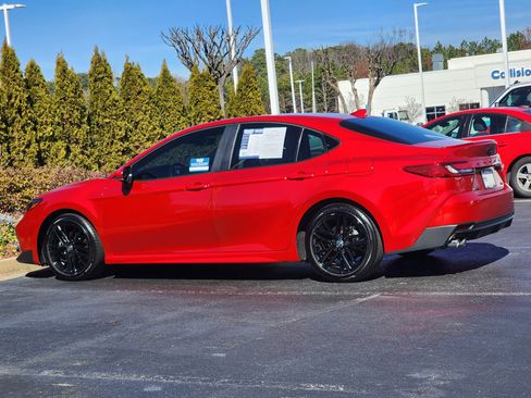 Used 2025 Toyota Camry SE image 8