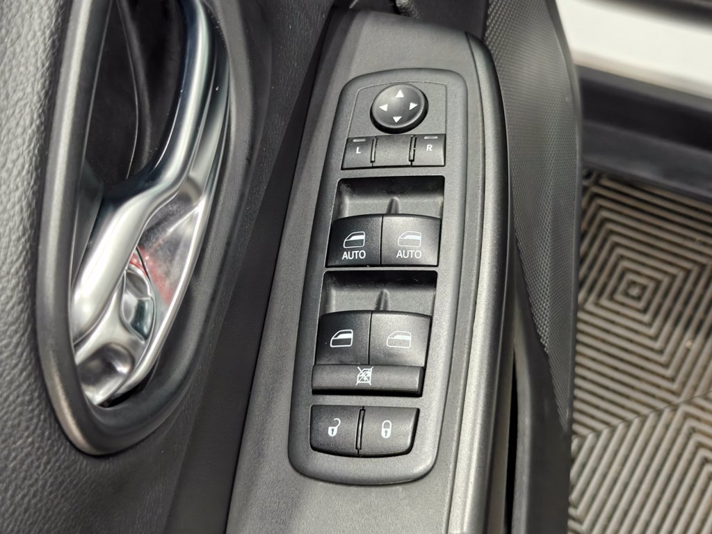 Used 2019 Jeep Cherokee Trailhawk AWD/4WD image 44