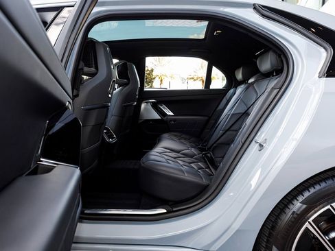 Used 2025 BMW 740i xDrive image 29