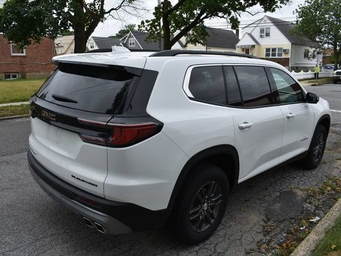 Used 2025 GMC Acadia Elevation AWD/4WD image 5