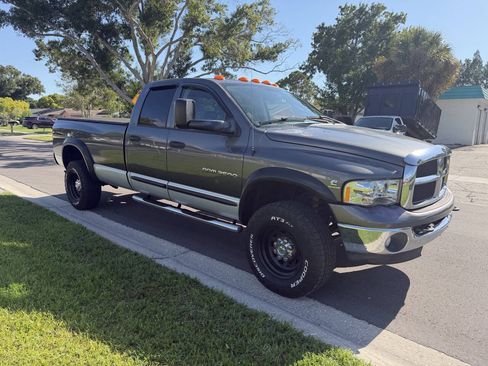 Used 2004 Dodge Ram 3500 Truck SLT w/ Trailer Tow Group AWD/4WD image 2