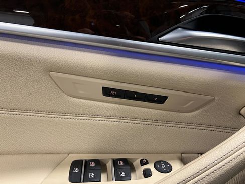 Used 2019 BMW 530e xDrive w/ Premium Package image 27