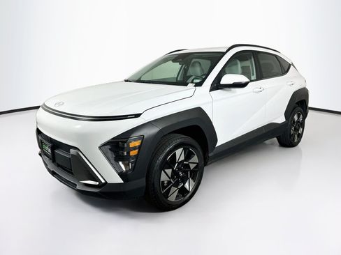 Used 2025 Hyundai Kona SEL AWD/4WD image 3