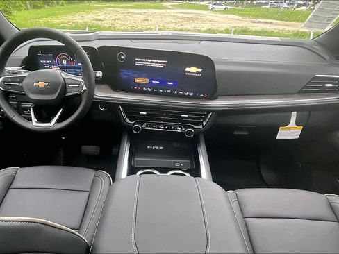 New 2026 Chevrolet Suburban Premier w/ Sun And Tow Package AWD/4WD image 14