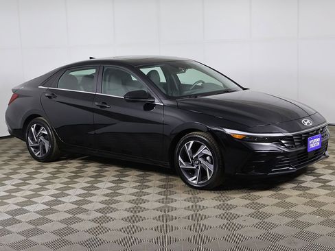 Certified 2025 Hyundai Elantra SEL FWD image 2