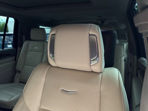 Used 2023 Cadillac Escalade ESV Sport Platinum w/ LPO, ONYX Package RWD image 32