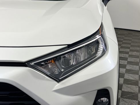 Used 2021 Toyota RAV4 XLE Premium image 11