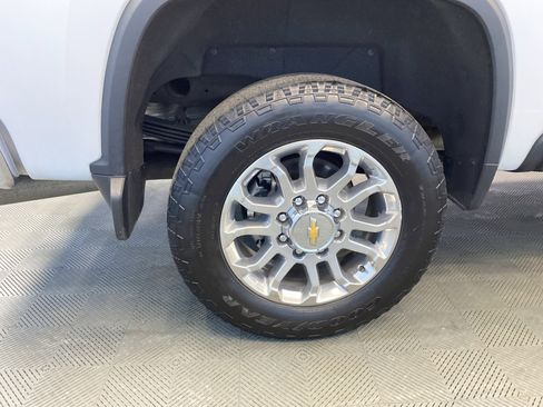 Used 2024 Chevrolet Silverado 2500 LTZ w/ LTZ Convenience Package image 30