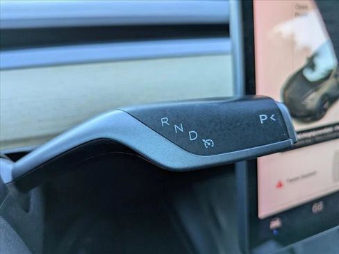 Used 2021 Tesla Model 3 Standard Range Plus image 11