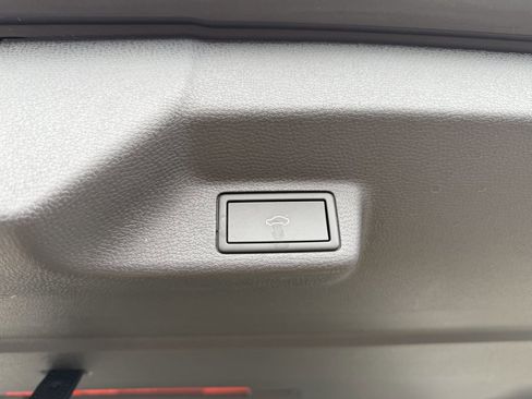 Used 2025 Volkswagen ID. Buzz 1st Edition image 37