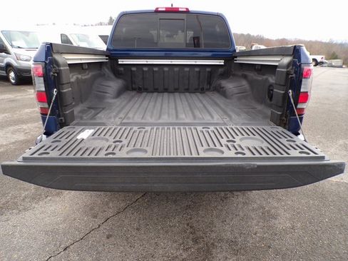 Used 2022 Nissan Frontier PRO-4X image 7