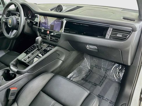 Certified 2026 Porsche Macan AWD/4WD image 30