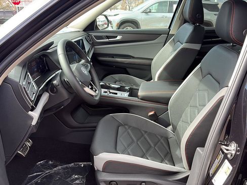 New 2026 Volkswagen Atlas Peak Edition image 7