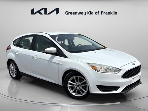 Used 2015 Ford Focus SE FWD image 1