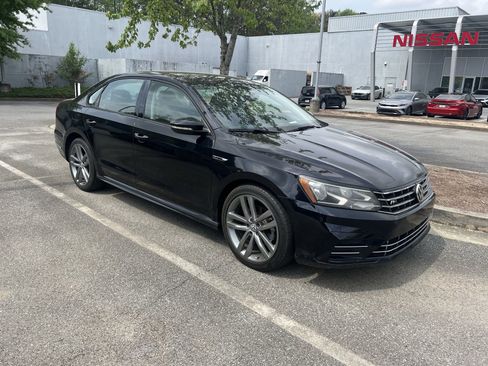 Used 2018 Volkswagen Passat 2.0T R-Line image 4