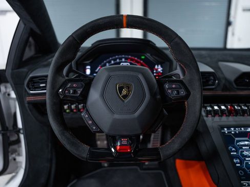 Used 2022 Lamborghini Huracan STO RWD image 19