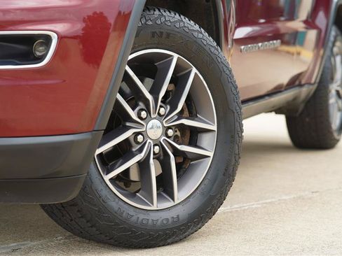 Used 2018 Jeep Grand Cherokee Limited AWD/4WD image 11