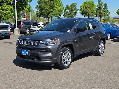 Used 2023 Jeep Compass Latitude w/ Sun and Sound Group AWD/4WD image 1