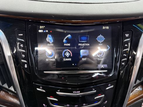 Used 2019 Cadillac Escalade Luxury image 19