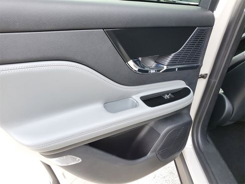 Certified 2020 Lincoln Corsair Standard w/ Convenience Package image 9