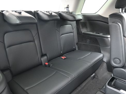 New 2026 Nissan Pathfinder Platinum FWD image 21