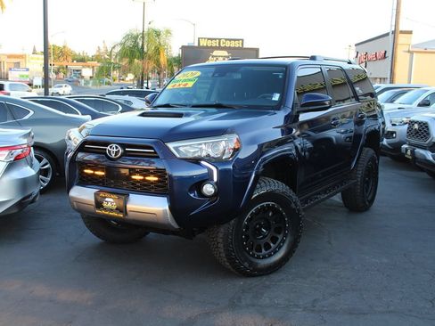 Used 2020 Toyota 4Runner TRD Off-Road w/ Wilderness Package AWD/4WD image 2