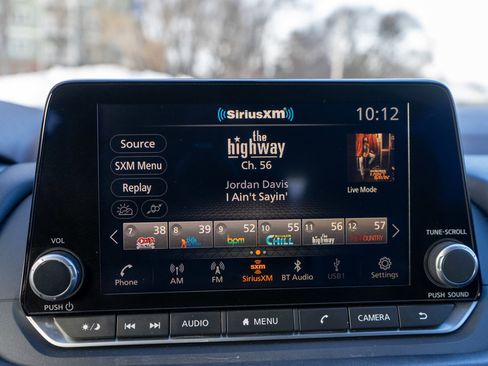 Used 2023 Nissan Rogue SV image 15