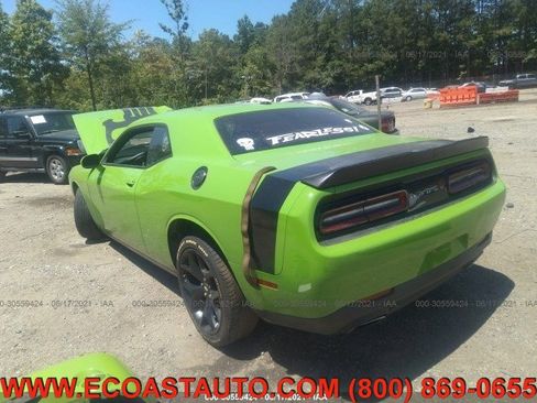 Used 2017 Dodge Challenger SXT image 4
