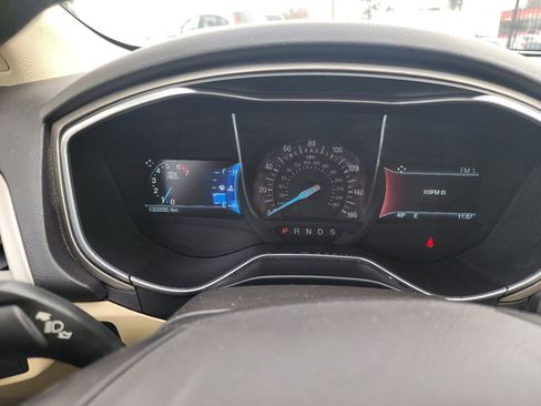 Used 2016 Ford Fusion SE image 18