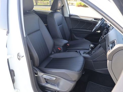 Certified 2023 Volkswagen Tiguan SE w/ Panoramic Sunroof Package image 21