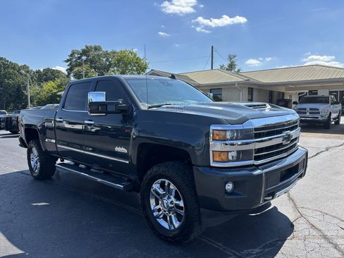 Used 2019 Chevrolet Silverado 2500 High Country w/ Duramax Plus Package AWD/4WD image 3