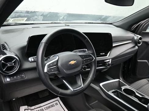 Used 2025 Chevrolet Equinox LT AWD/4WD image 13