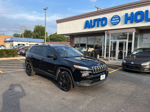 Used 2016 Jeep Cherokee Sport w/ Cold Weather Group AWD/4WD image 3