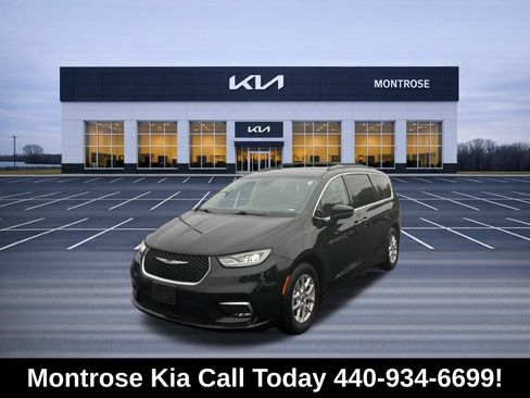Used 2022 Chrysler Pacifica Touring-L FWD image 1