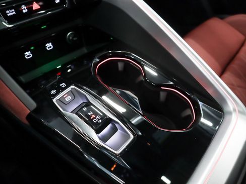 New 2025 Audi SQ5 Prestige image 20