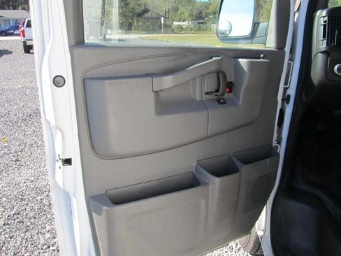 Used 2021 Chevrolet Express 2500 w/ Driver Convenience Package image 23