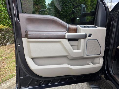 Used 2019 Ford F250 Limited image 11