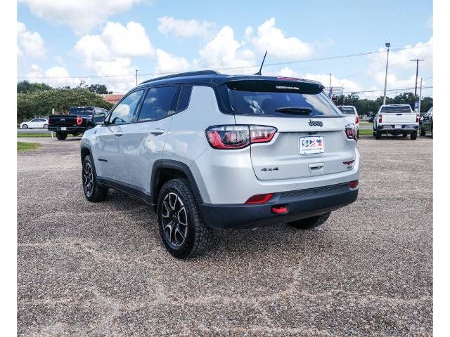 Used 2025 Jeep Compass Trailhawk AWD/4WD image 3
