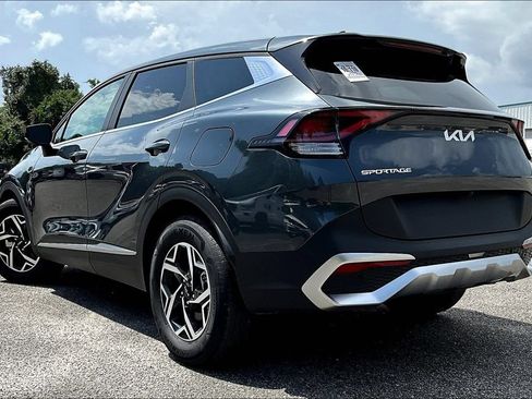 Used 2025 Kia Sportage LX FWD image 3