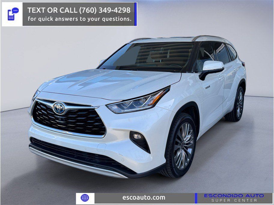 Used 2021 Toyota Highlander Platinum FWD image 1