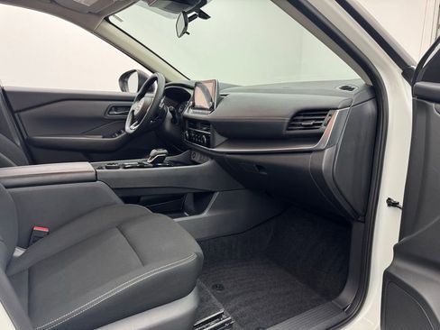 Used 2024 Nissan Rogue S image 29